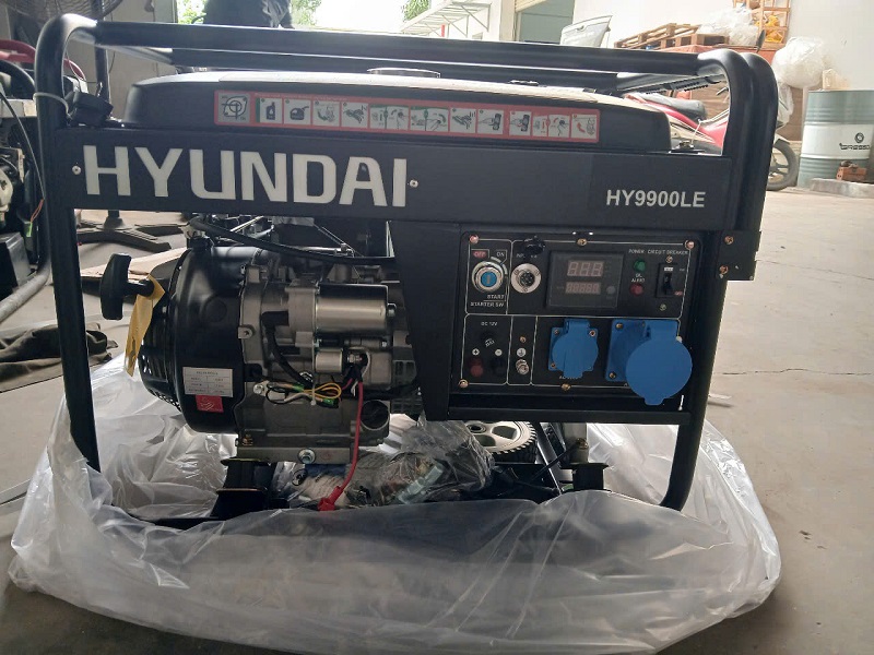 Máy phát điện chạy xăng 6.5kW Hyundai HY9900LE